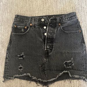 Levi’s black jean skirt size 24